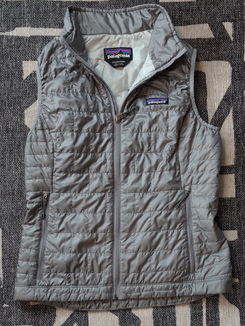 Patagonia Women's Size Small Light Gray Quilted Insulated Vest